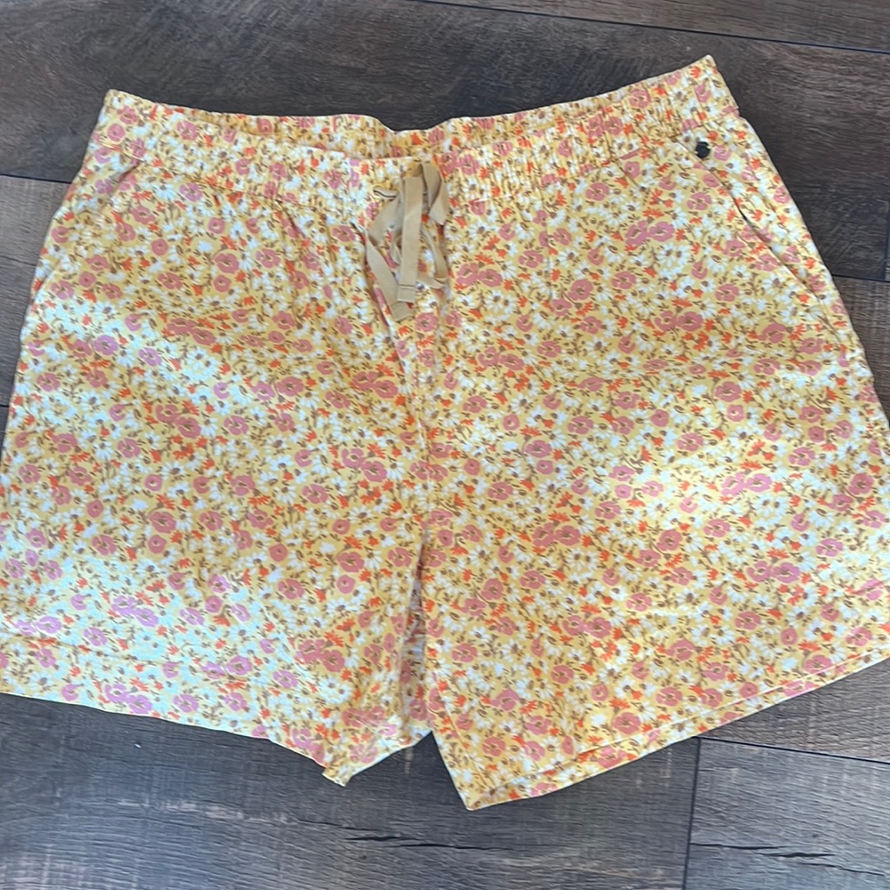 Flowery shorts